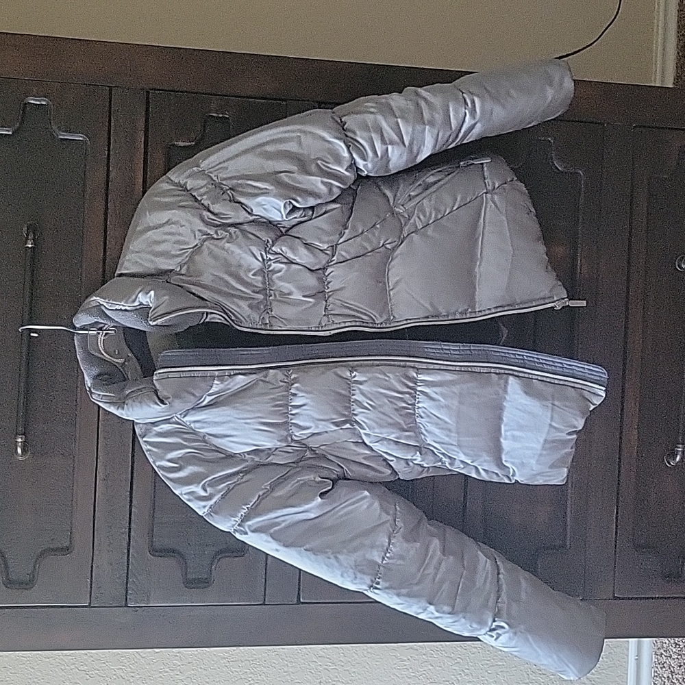 Womens Nike shiny Silver puffer with removable hat Medium